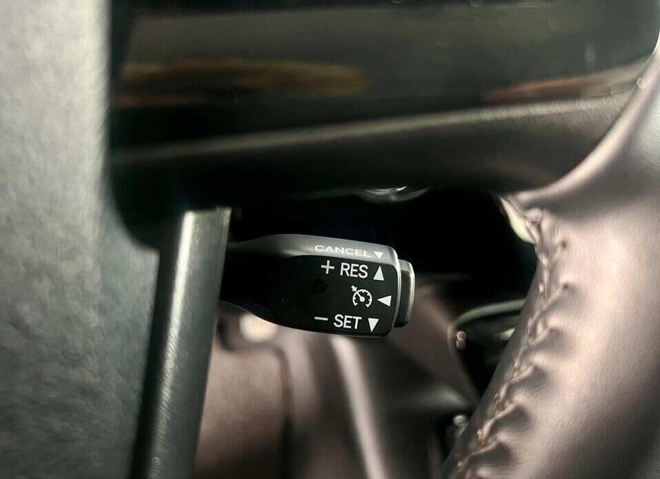 Toyota Prius, IV Рестайлинг (XW50) 1.8hyb AT (98 л.с.)