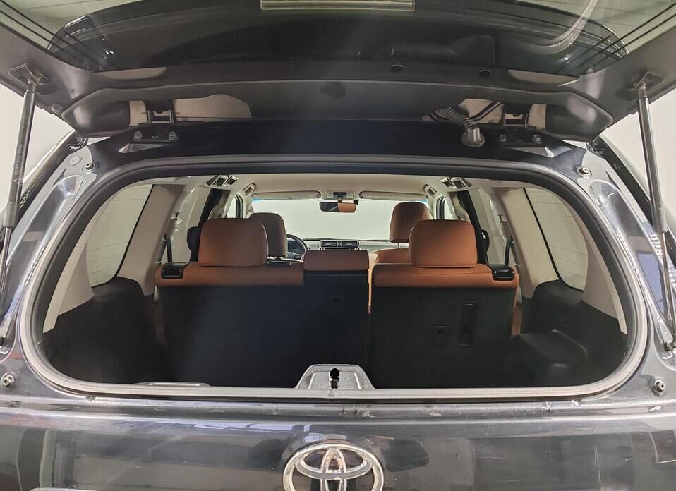 Toyota Land Cruiser Prado, 150 Series Рестайлинг 2 2.8d AT (177 л.с.) 4WD