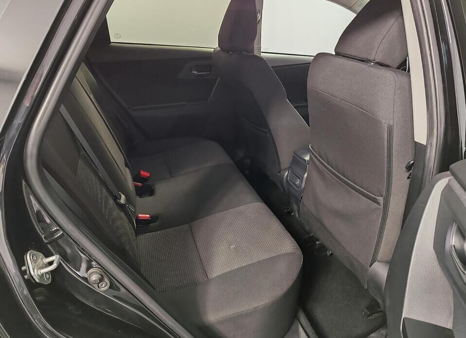 Toyota Auris 1.6 CVT (132 л.с.)