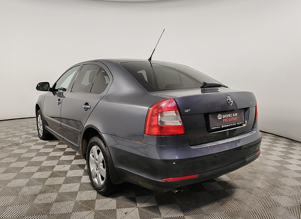 Skoda Octavia, II (A5) Рестайлинг 1.6 MT (102 л.с.)