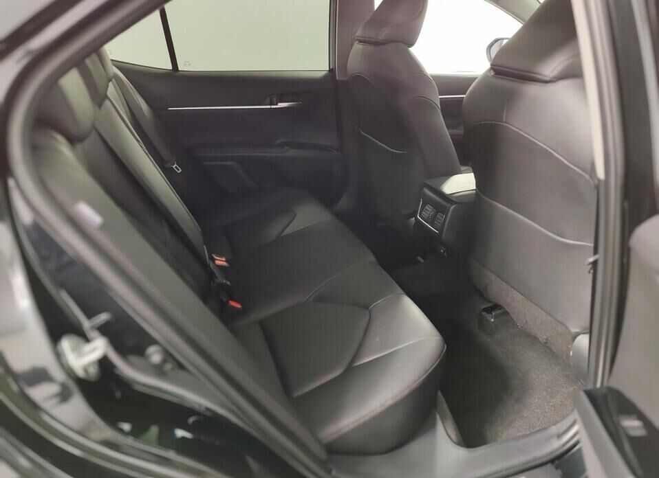 Toyota Camry 2.5 AT (209 л.с.)