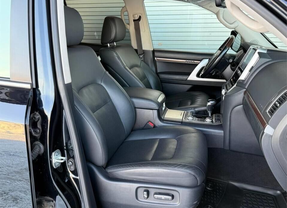Toyota Land Cruiser, 200 Series Рестайлинг 2 4.5d AT (249 л.с.) 4WD