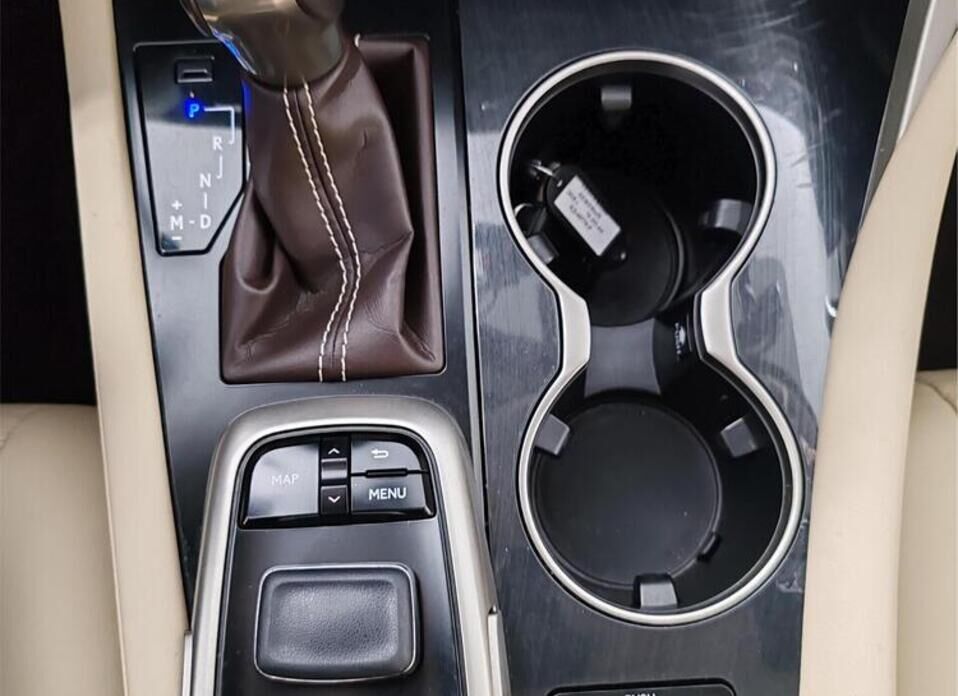 Lexus RX, IV 300 2.0 AT (238 л.с.) 4WD