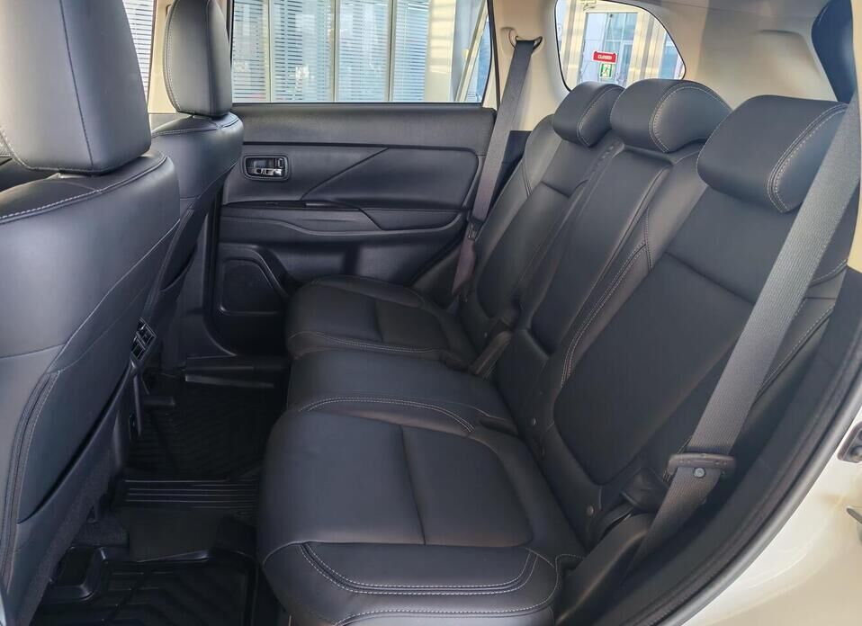 Mitsubishi Outlander, III Рестайлинг 3 2.4 CVT (167 л.с.) 4WD