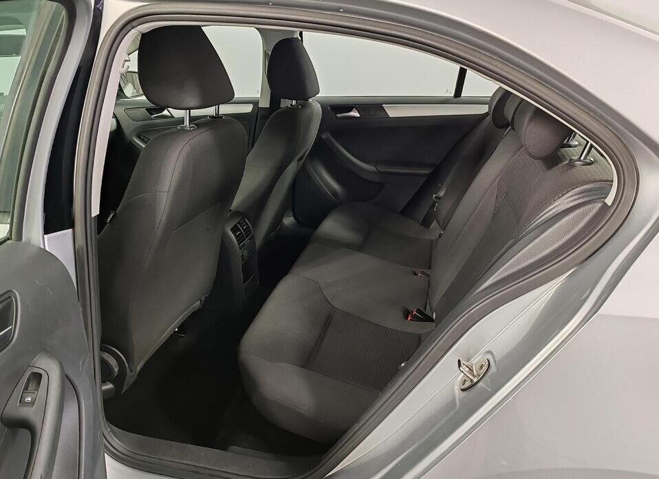 Volkswagen Jetta 1.6 AT (110 л.с.)