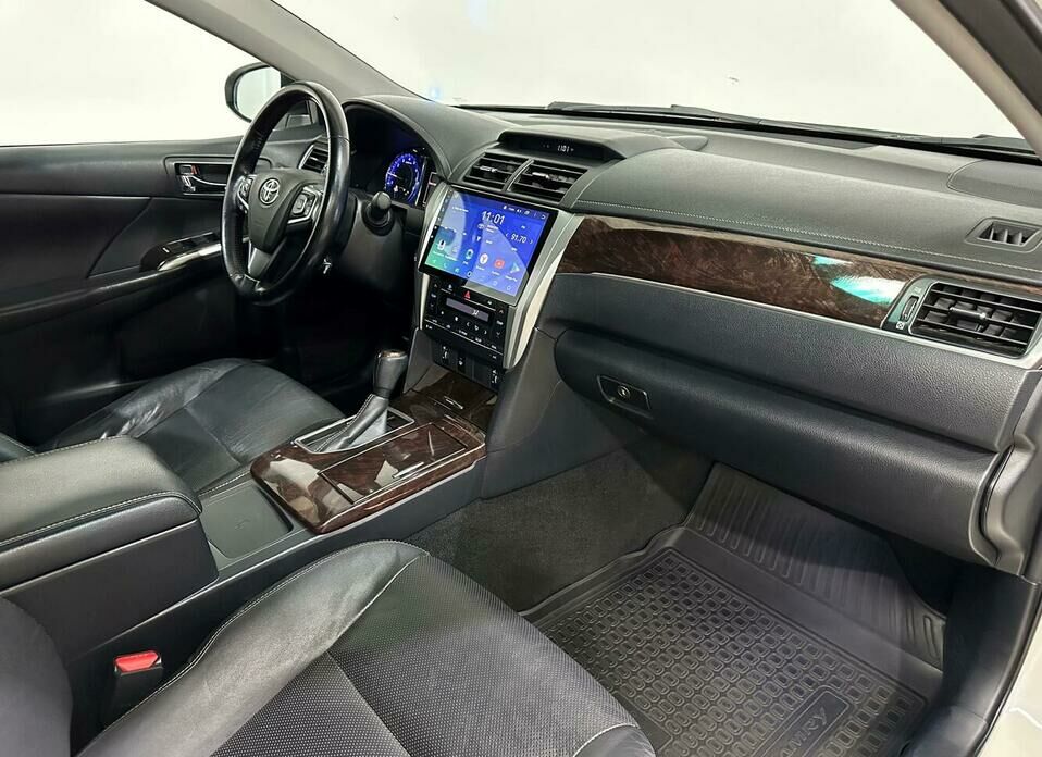 Toyota Camry 2.5 AT (181 л.с.)