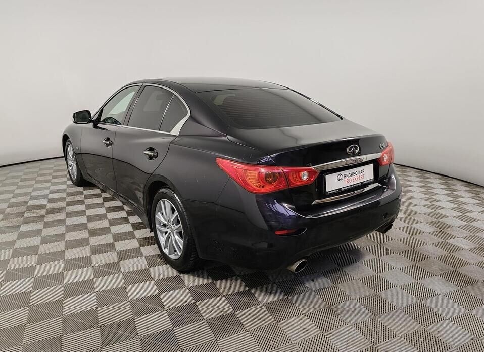 Infiniti Q50 2.0 AT (211 л.с.)