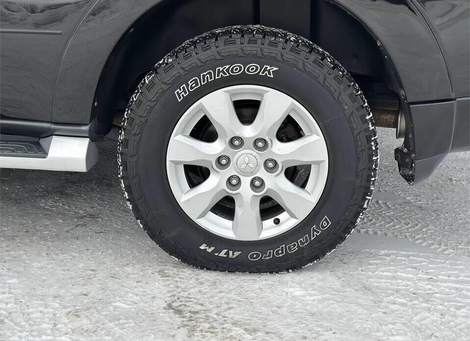 Mitsubishi Pajero, IV Рестайлинг 1 3.0 AT (178 л.с.) 4WD