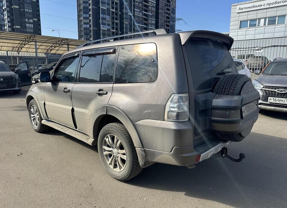 Mitsubishi Pajero, IV Рестайлинг 1 3.2d AT (200 л.с.) 4WD
