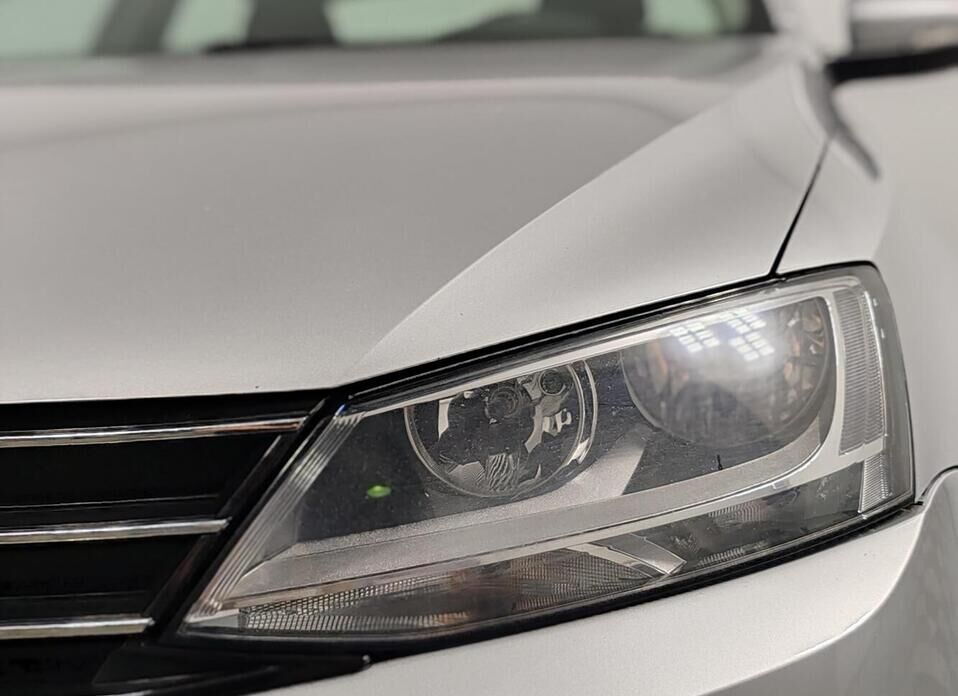 Volkswagen Jetta 1.6 AT (110 л.с.)