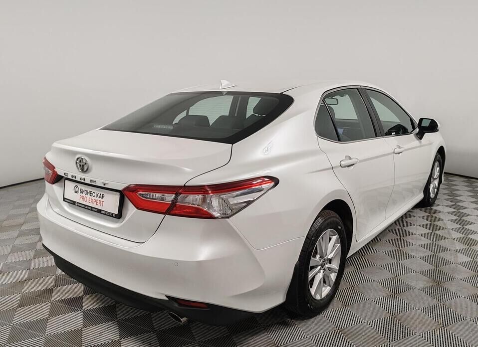 Toyota Camry 2.5 AT (181 л.с.)