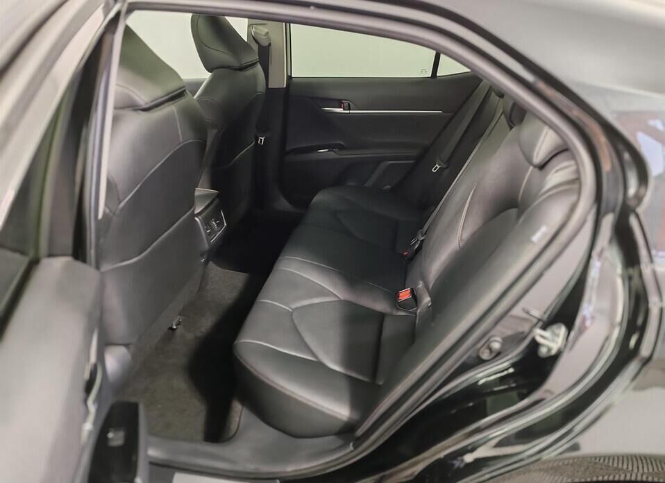 Toyota Camry 2.5 AT (209 л.с.)