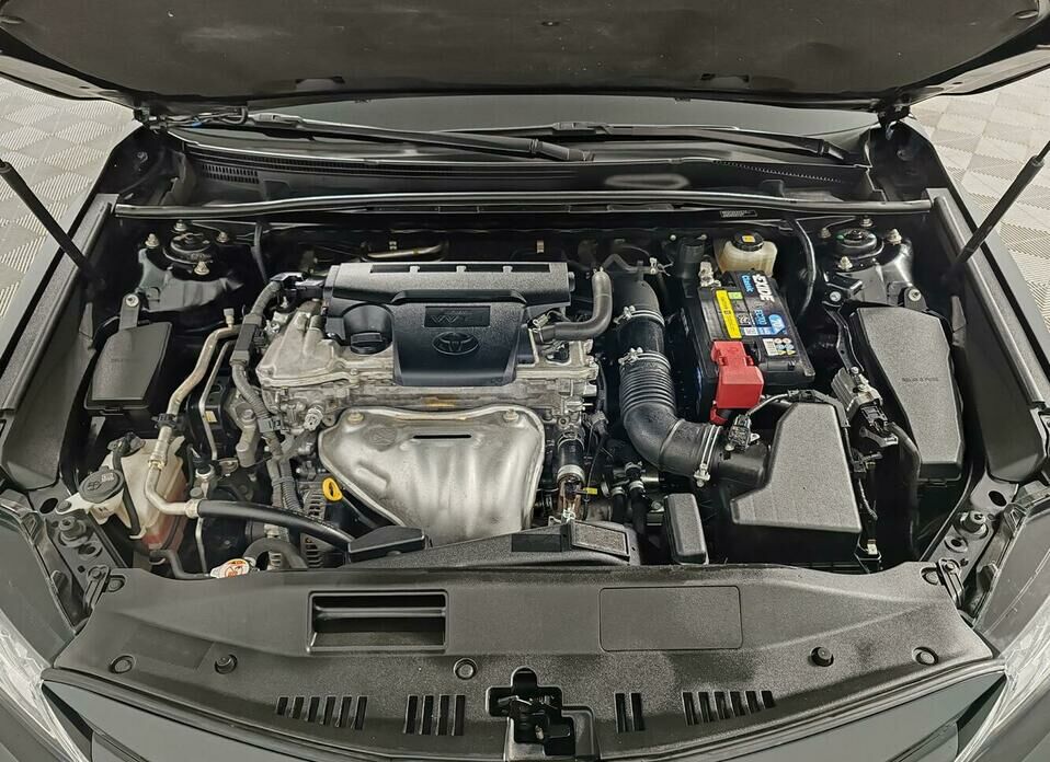 Toyota Camry 2.5 AT (181 л.с.)
