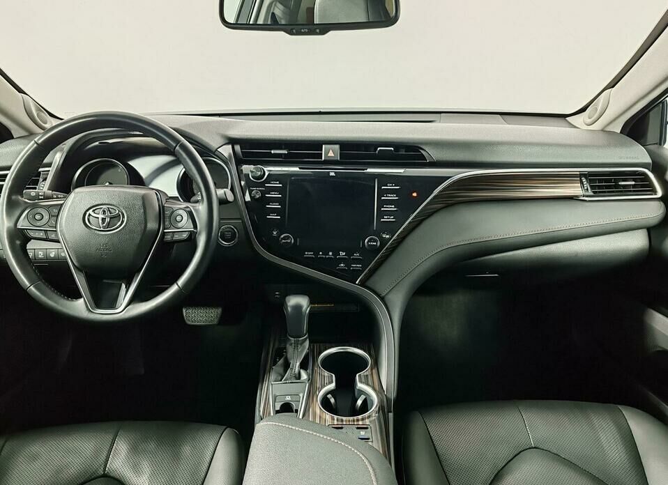 Toyota Camry 2.5 AT (181 л.с.)