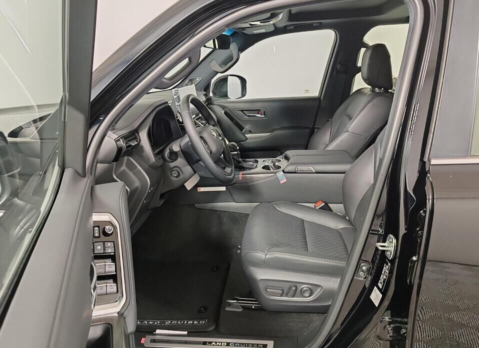 Toyota Land Cruiser, 300 Series 3.3d AT (299 л.с.) 4WD