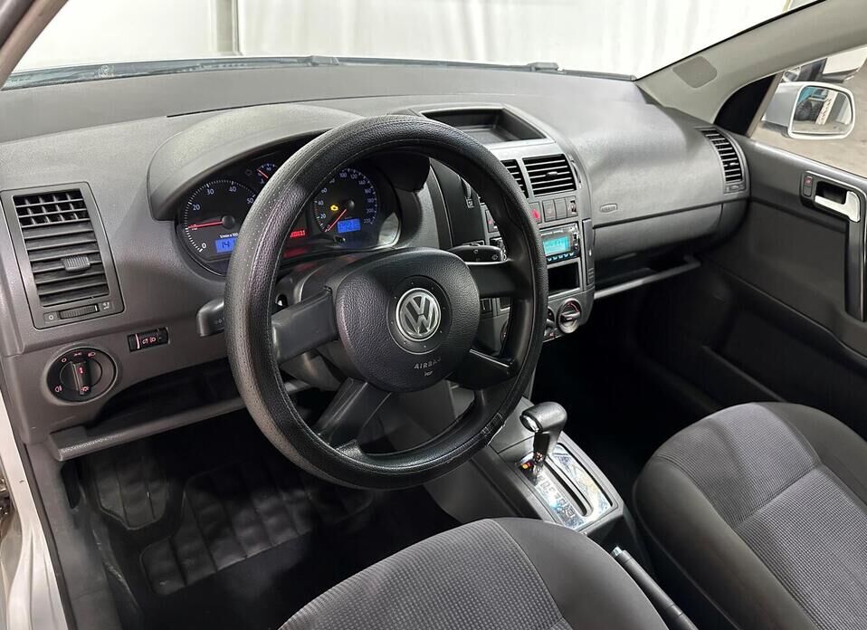 Volkswagen Polo, IV Рестайлинг 1.4 AT (75 л.с.)