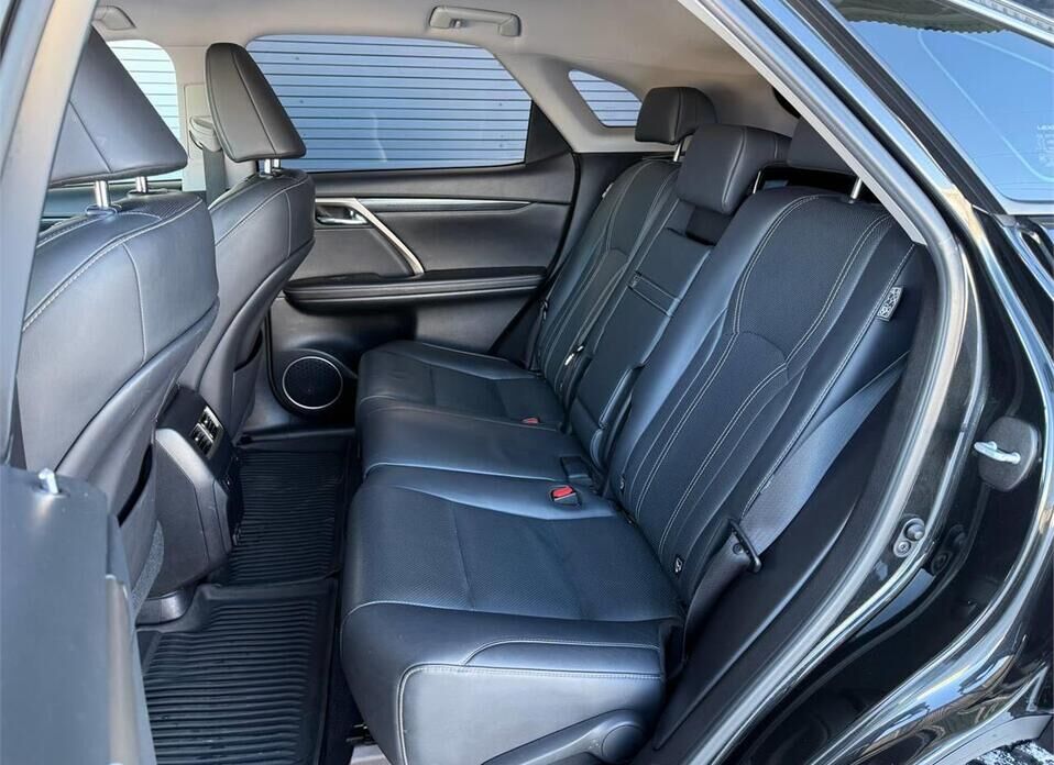 Lexus RX, IV Рестайлинг 300 2.0 AT (238 л.с.) 4WD