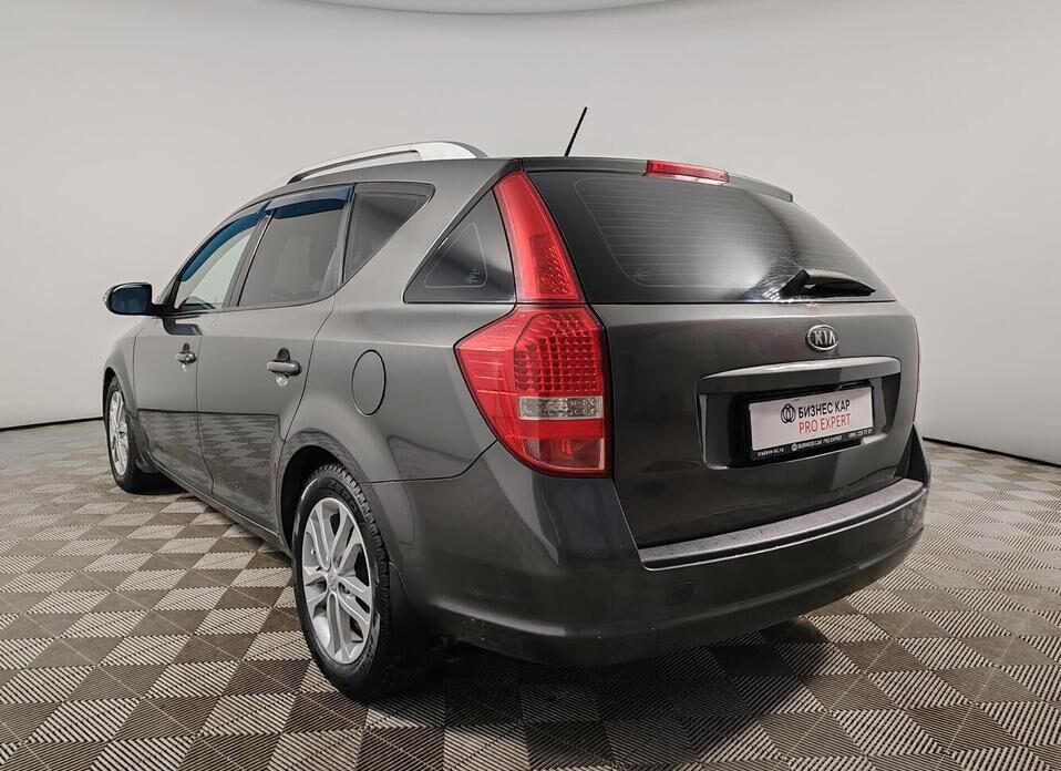 Kia Ceed, I Рестайлинг 1.6 MT (122 л.с.)