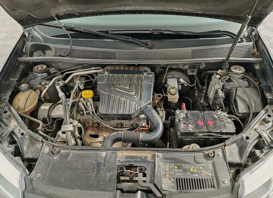 Renault Logan 1.6 MT (82 л.с.)