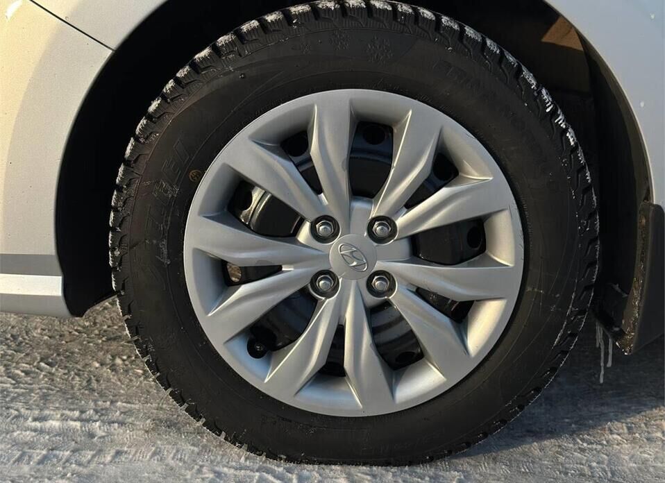 Hyundai Solaris, II Рестайлинг 1.6 MT (123 л.с.)