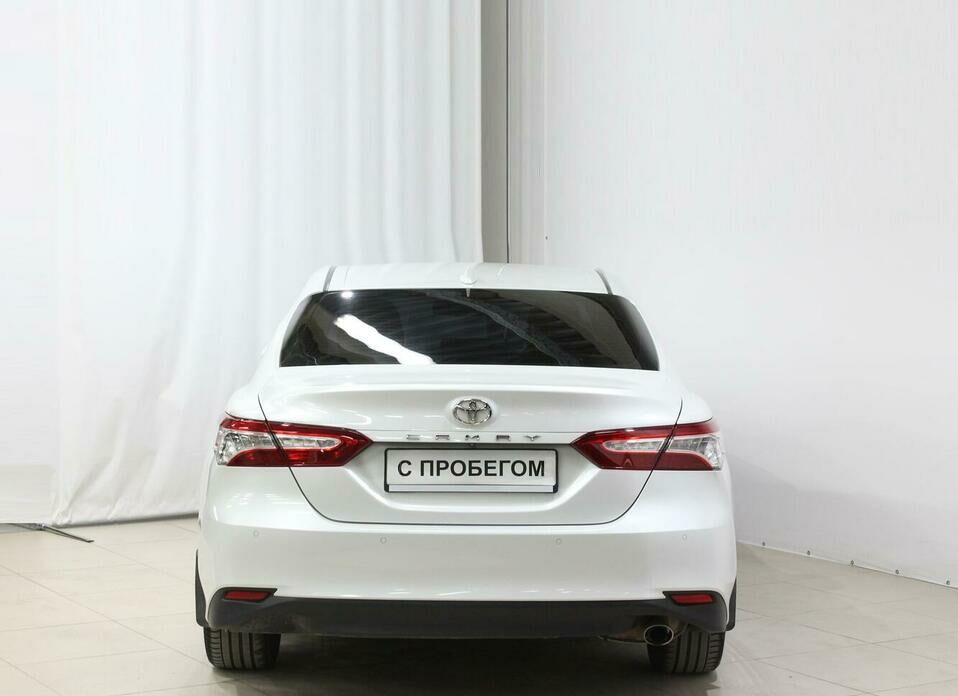 Toyota Camry 2.5 AT (200 л.с.)