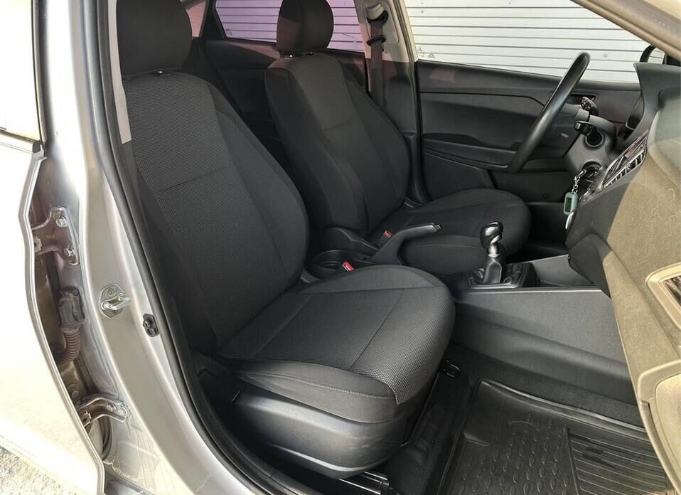 Hyundai Solaris, II Рестайлинг 1.6 MT (123 л.с.)