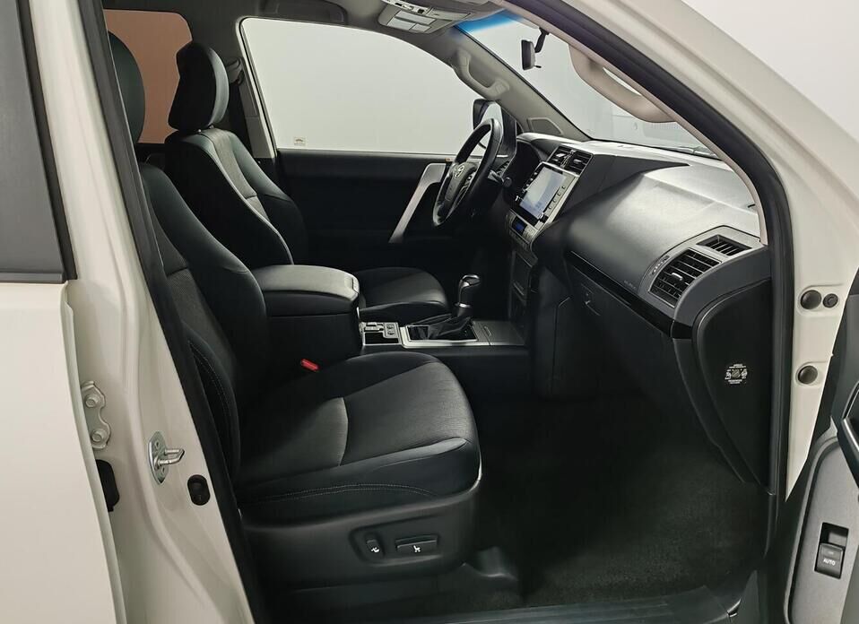 Toyota Land Cruiser Prado 2.8d AT (200 л.с.) 4WD