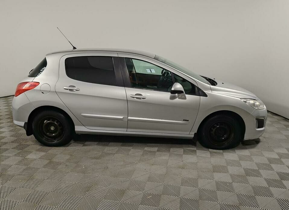 Peugeot 308 1.6 AT (120 л.с.)